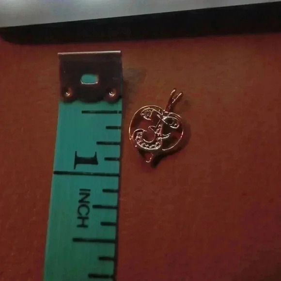 🌹Gold plated letter pendant "F" - Picture 3 of 6